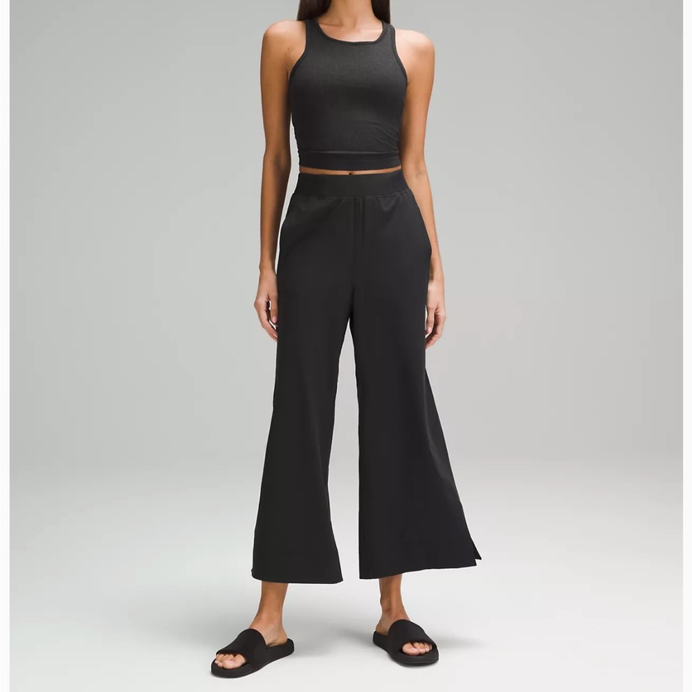 Stretch Woven High-Rise Wide-Leg Cropped Pant
